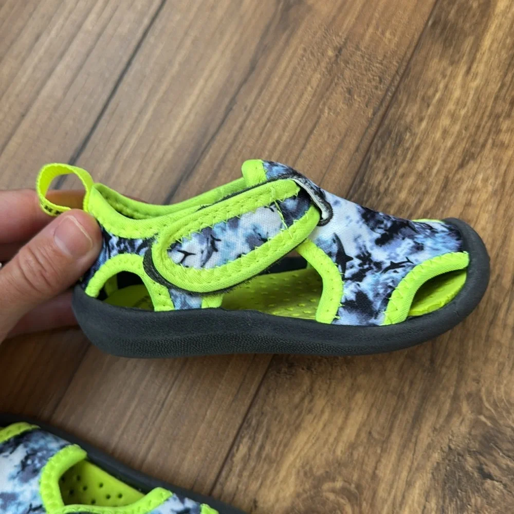 Oshkosh B’gosh baby water shoes, size 4